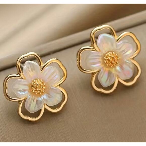 Flower Stud Earrings - Picture 1 of 2